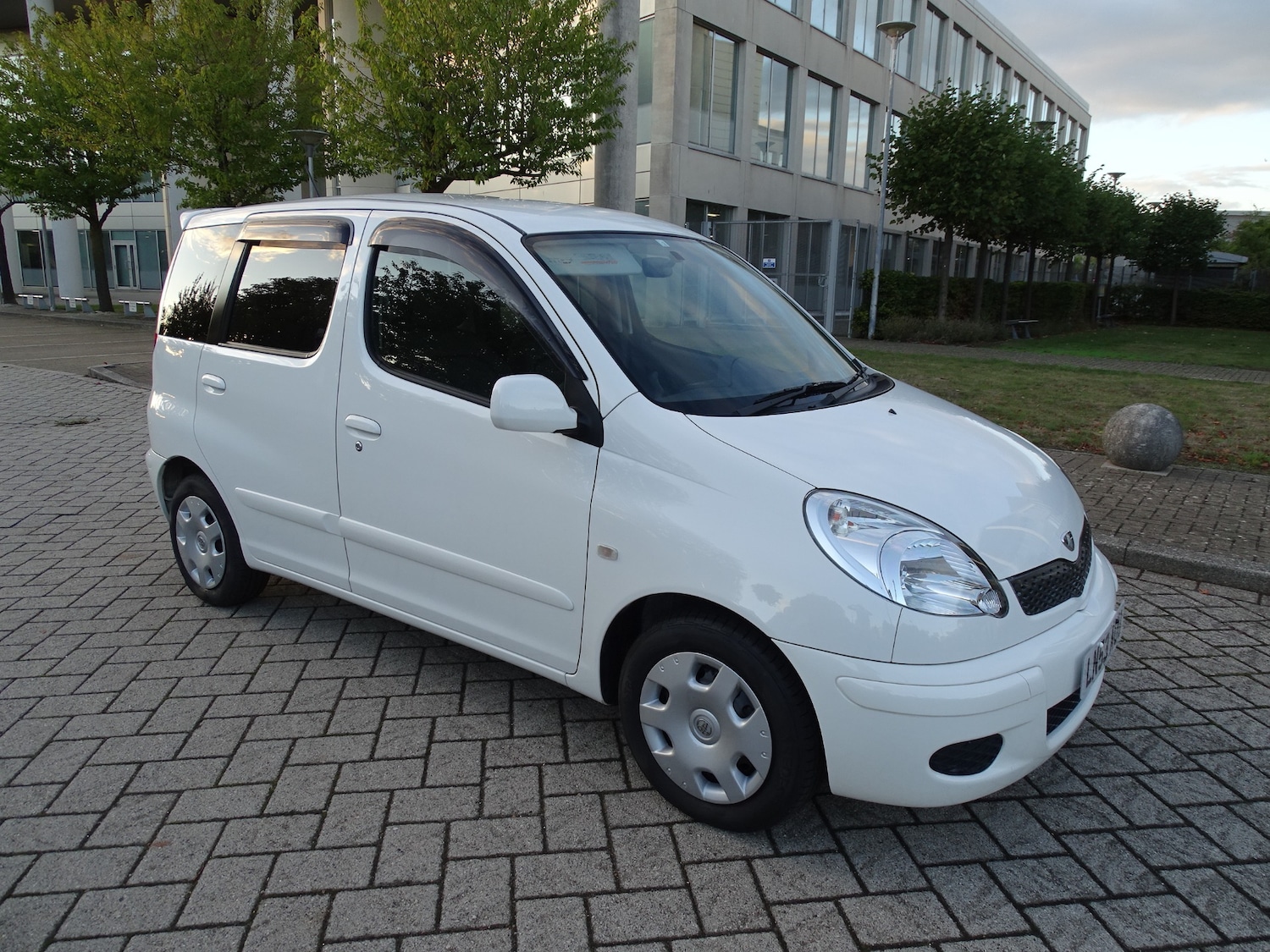 Used Toyota Yaris 2004 for sale - 76951330: Photo 4