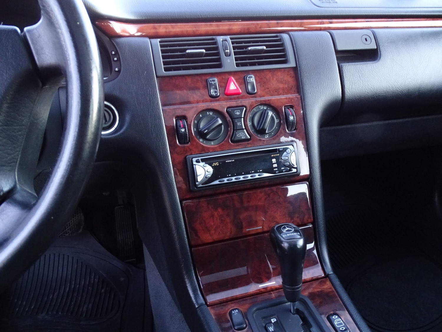 Used Mercedes-Benz E Class 1998 for sale - 76951389: Photo 20