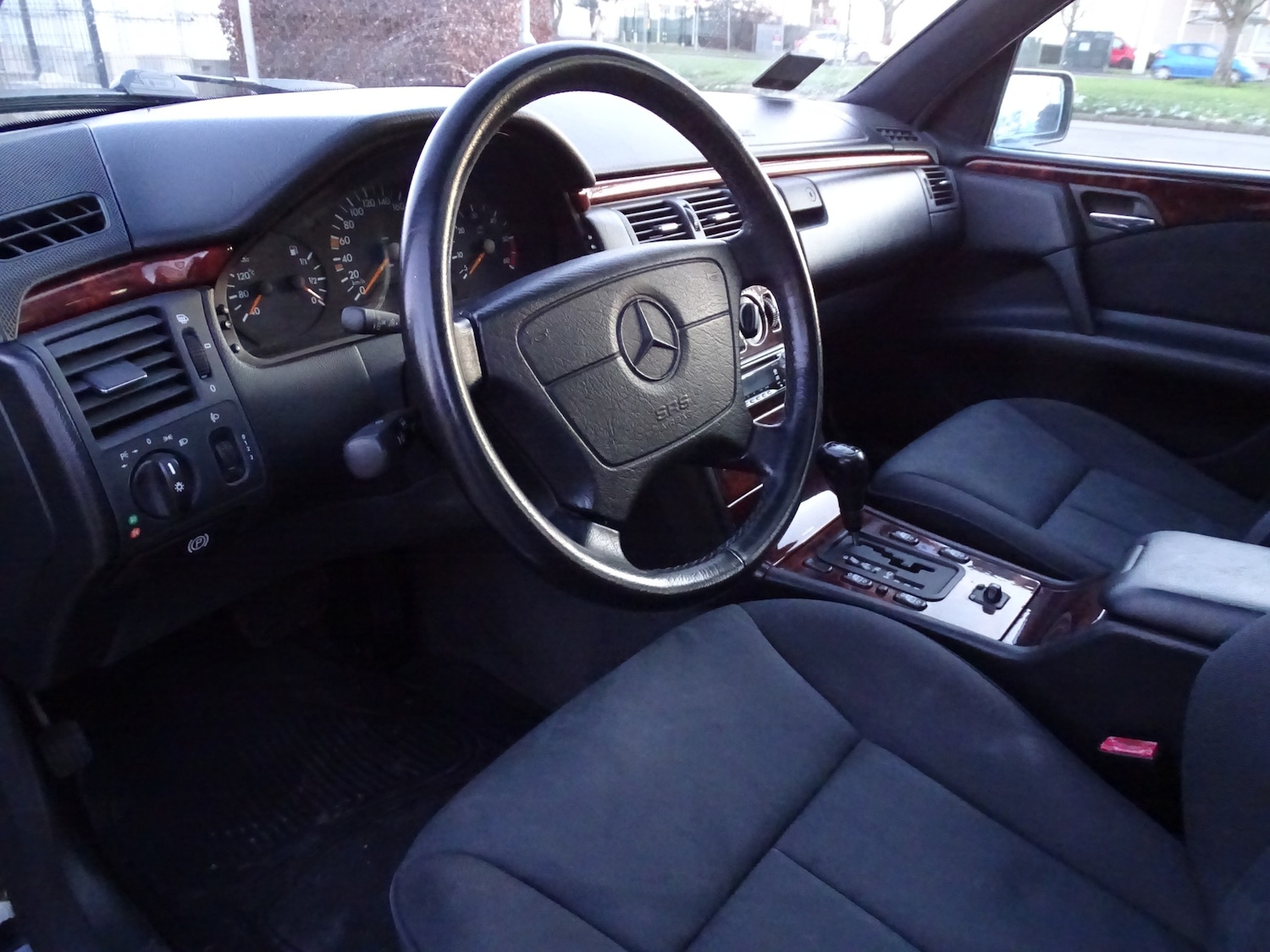 Used Mercedes-Benz E Class 1998 for sale - 76951389: Photo 21