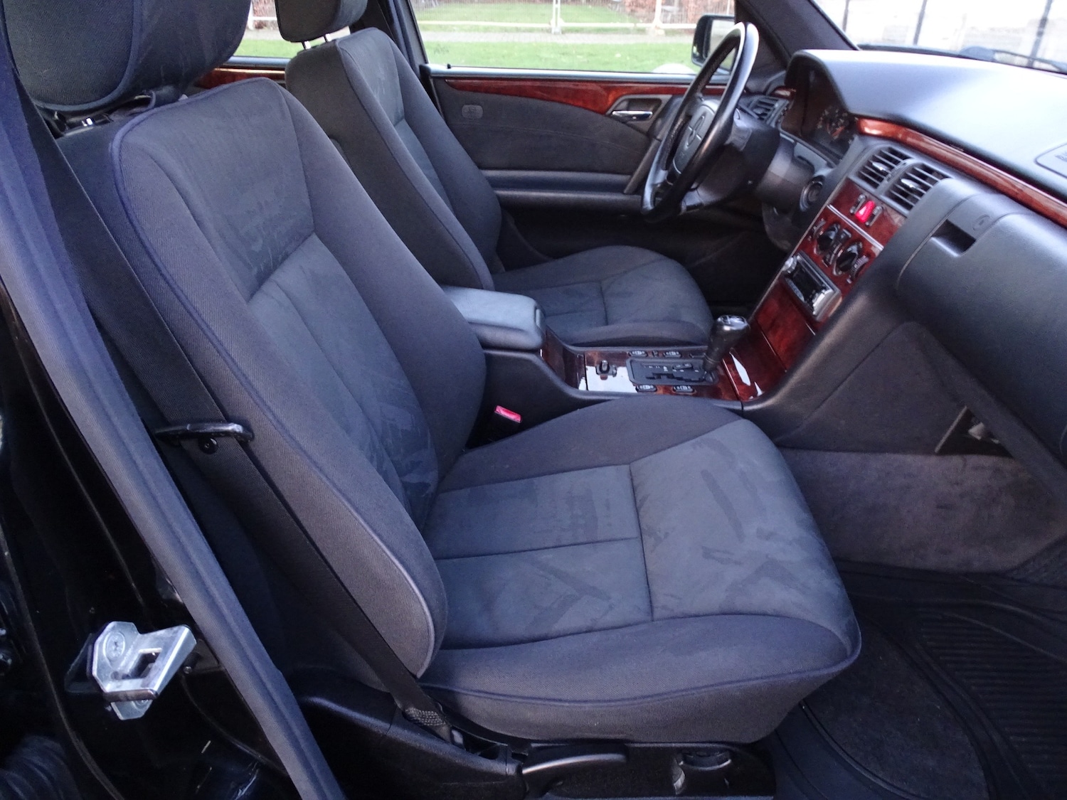 Used Mercedes-Benz E Class 1998 for sale - 76951389: Photo 23