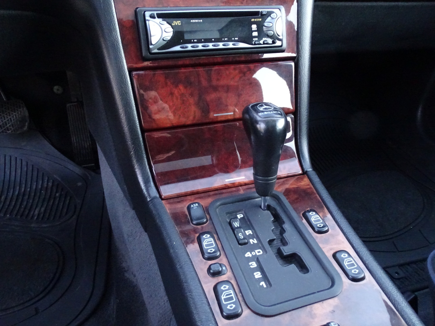 Used Mercedes-Benz E Class 1998 for sale - 76951389: Photo 25