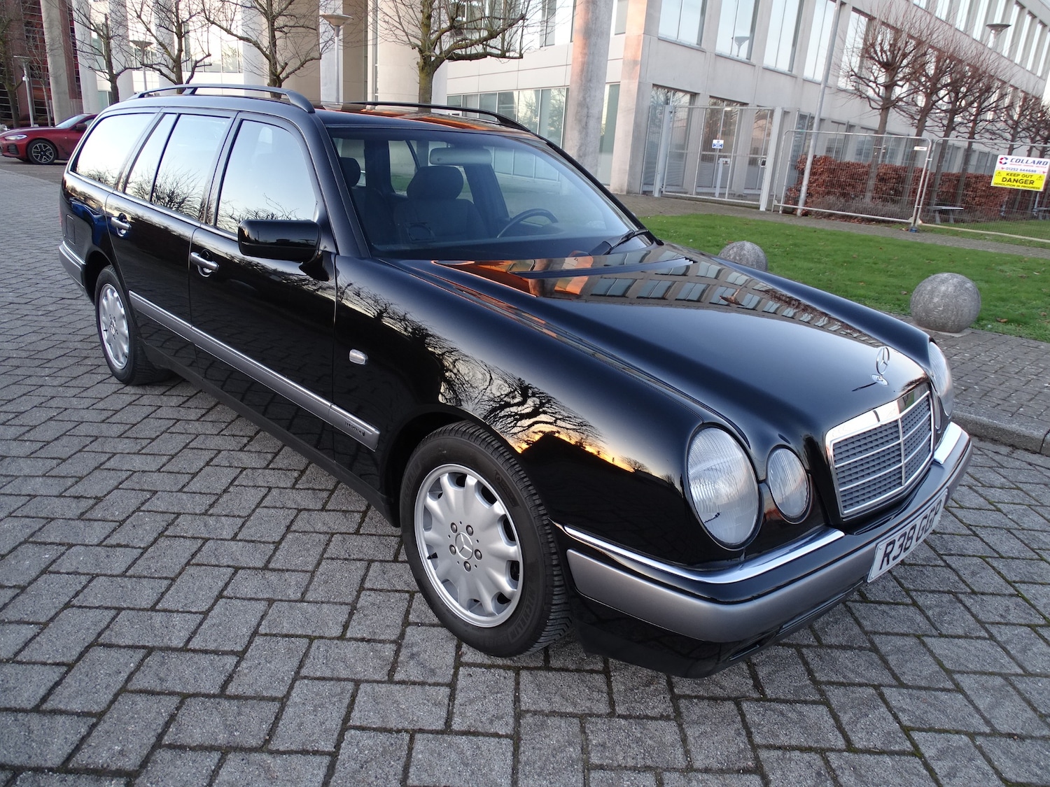 Used Mercedes-Benz E Class 1998 for sale - 76951389: Photo 3