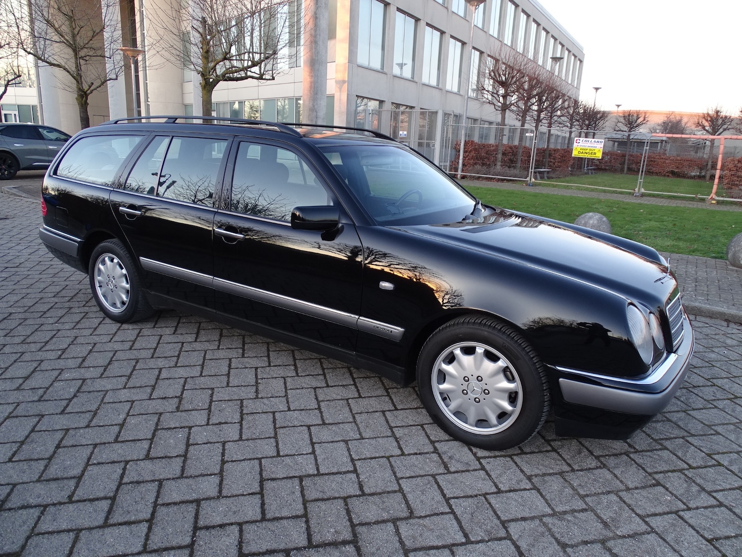 Used Mercedes-Benz E Class 1998 for sale - 76951389: Photo 4