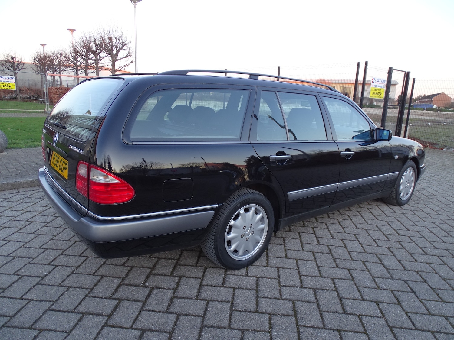 Used Mercedes-Benz E Class 1998 for sale - 76951389: Photo 6