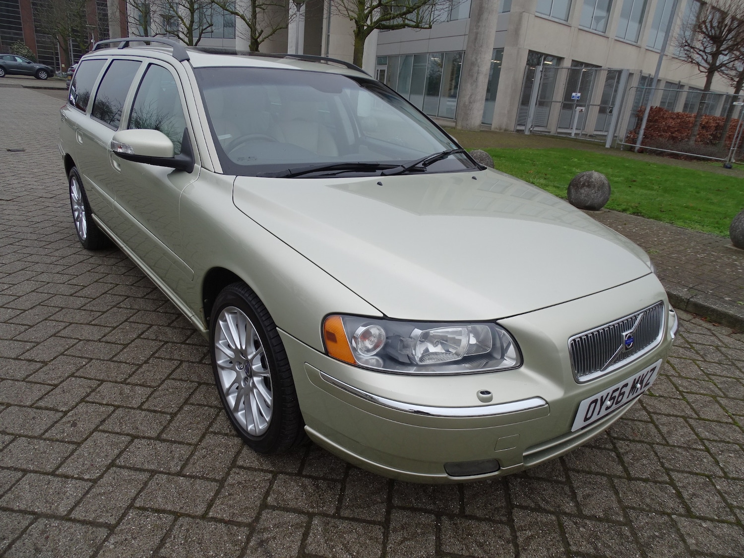 Used Volvo V70 2006 for sale - 77101418: Photo 2