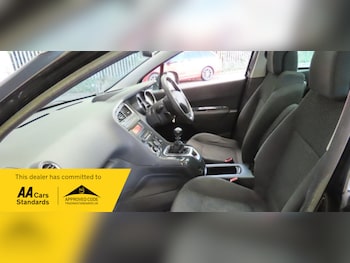 Used Peugeot 5008 2012 for sale - 79543673: Photo