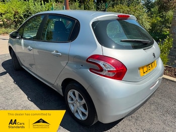 Used Peugeot 208 2015 for sale - 75359991: Photo