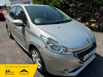 Used Peugeot 208 2015 for sale - 75359991: Photo