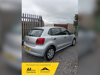 Used Volkswagen Polo 2011 for sale - 76009663: Photo 2