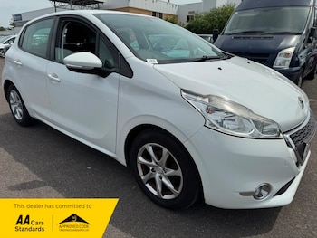Used Peugeot 208 2014 for sale - 78851690: Photo