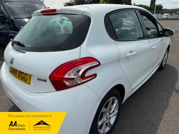 Used Peugeot 208 2014 for sale - 78851690: Photo