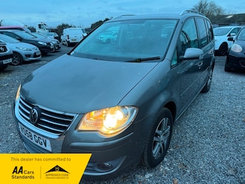 Used Volkswagen Touran 2008 for sale - 77342377: Photo