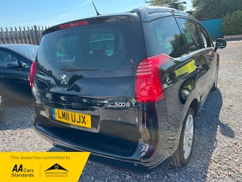 Used Peugeot 5008 2011 for sale - 79155978: Photo