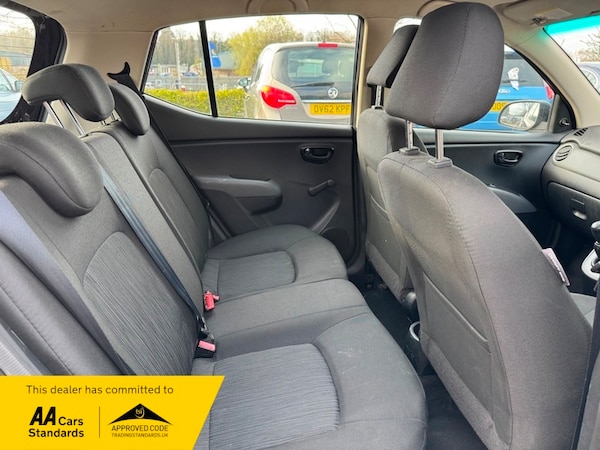 Used Hyundai i10 2011 for sale - 74157202: Photo 8