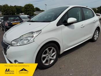 Used Peugeot 208 2014 for sale - 79241866: Photo