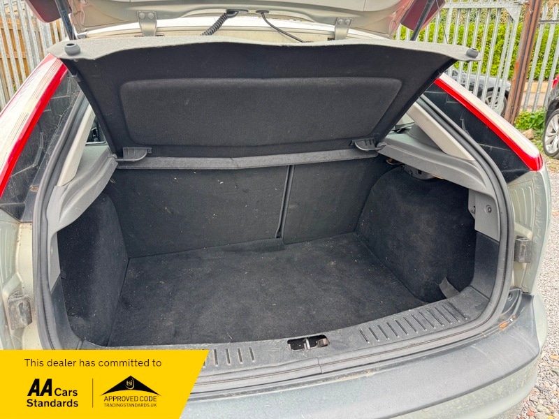 Used Ford Focus 2010 for sale - 76224147: Photo 9