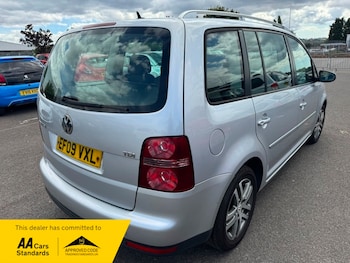 Used Volkswagen Touran 2009 for sale - 79450701: Photo