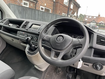 Used Volkswagen Transporter 2018 for sale - 76547900: Photo