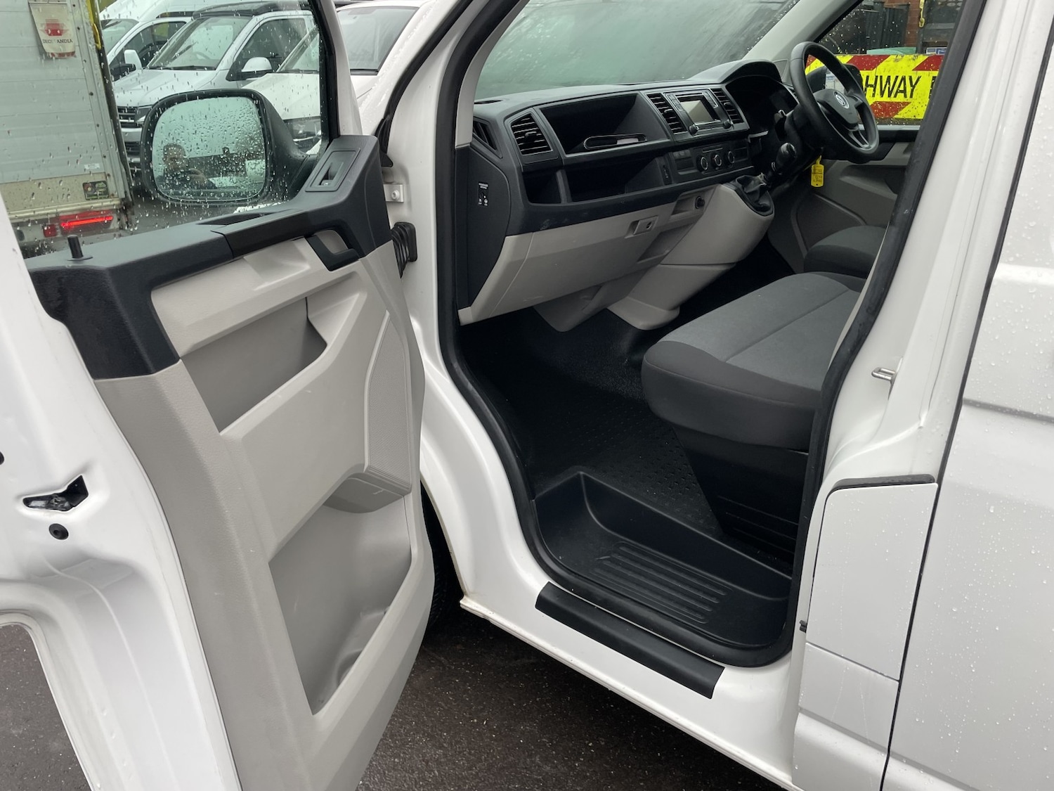 Used Volkswagen Transporter 2017 for sale - 76957218: Photo 14