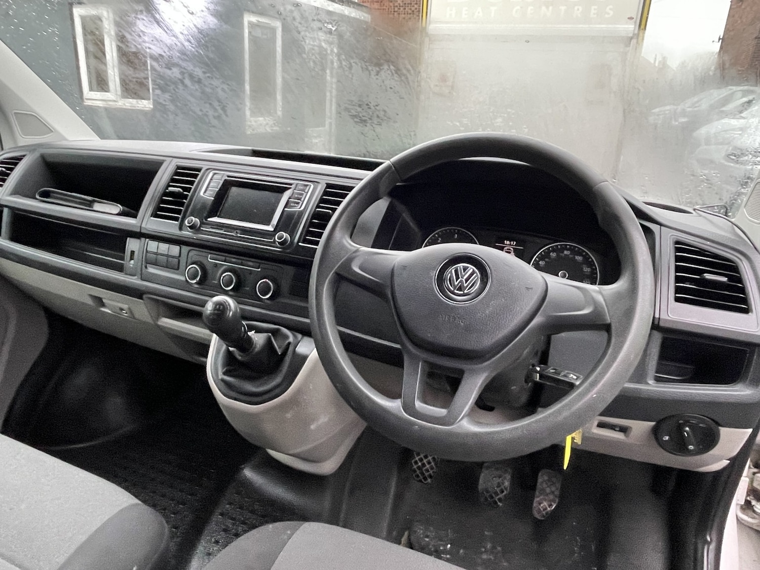 Used Volkswagen Transporter 2017 for sale - 76957218: Photo 5