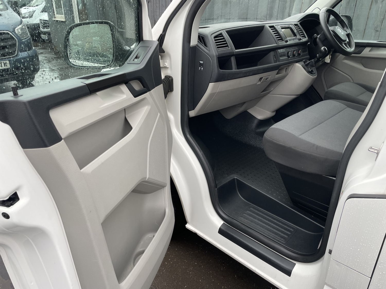 Used Volkswagen Transporter 2017 for sale - 76986789: Photo 15