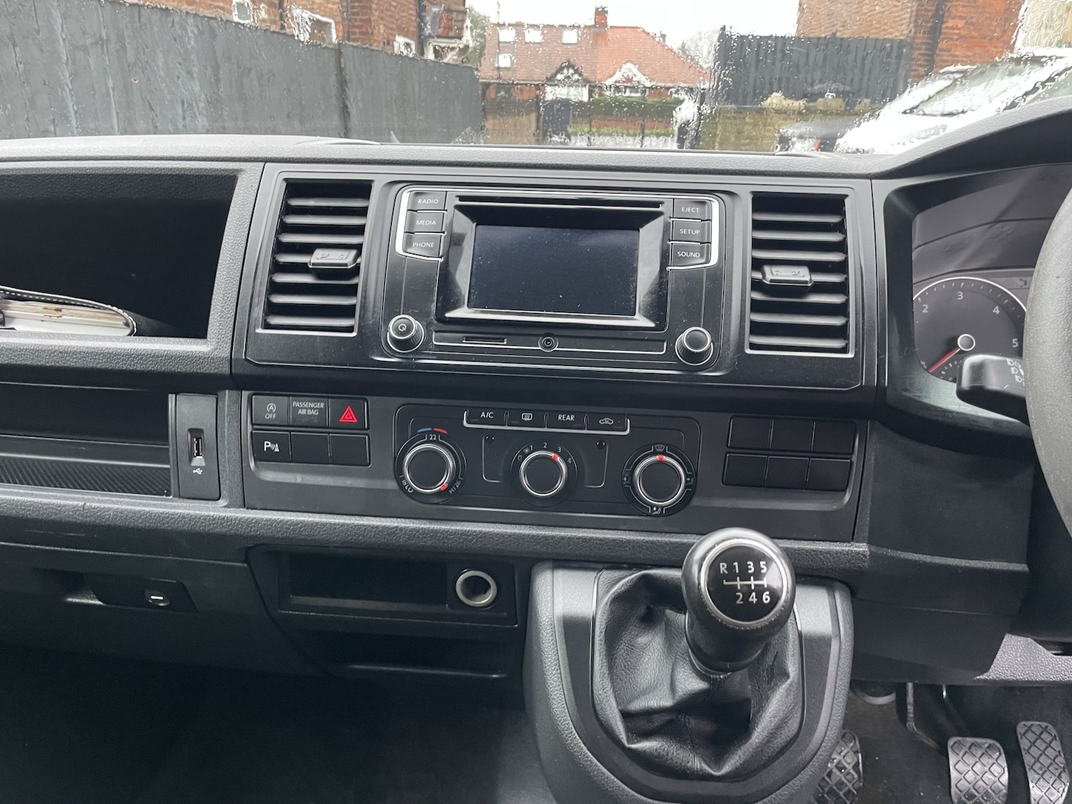 Used Volkswagen Transporter Shuttle 2017 for sale - 77465069: Photo 6