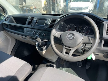 Used Volkswagen Transporter 2018 for sale - 75898342: Photo