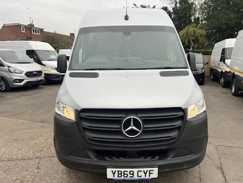 Mercedes-Benz Sprinter feature image 2