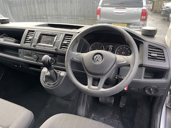Used Volkswagen Transporter 2018 for sale - 76521139: Photo