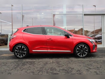 Used Renault Clio 2024 for sale - 76537923: Photo