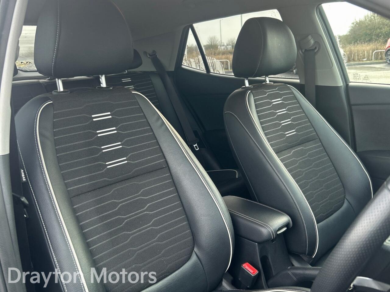 Used Kia Stonic 2021 for sale - 77523503: Photo 33