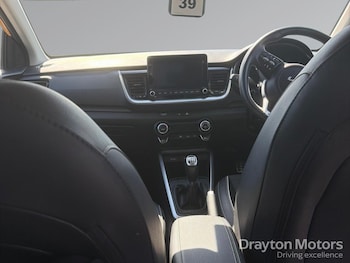 Used Kia Stonic 2023 for sale - 79324415: Photo