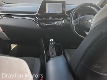 Used Toyota C-HR 2023 for sale - 79324586: Photo