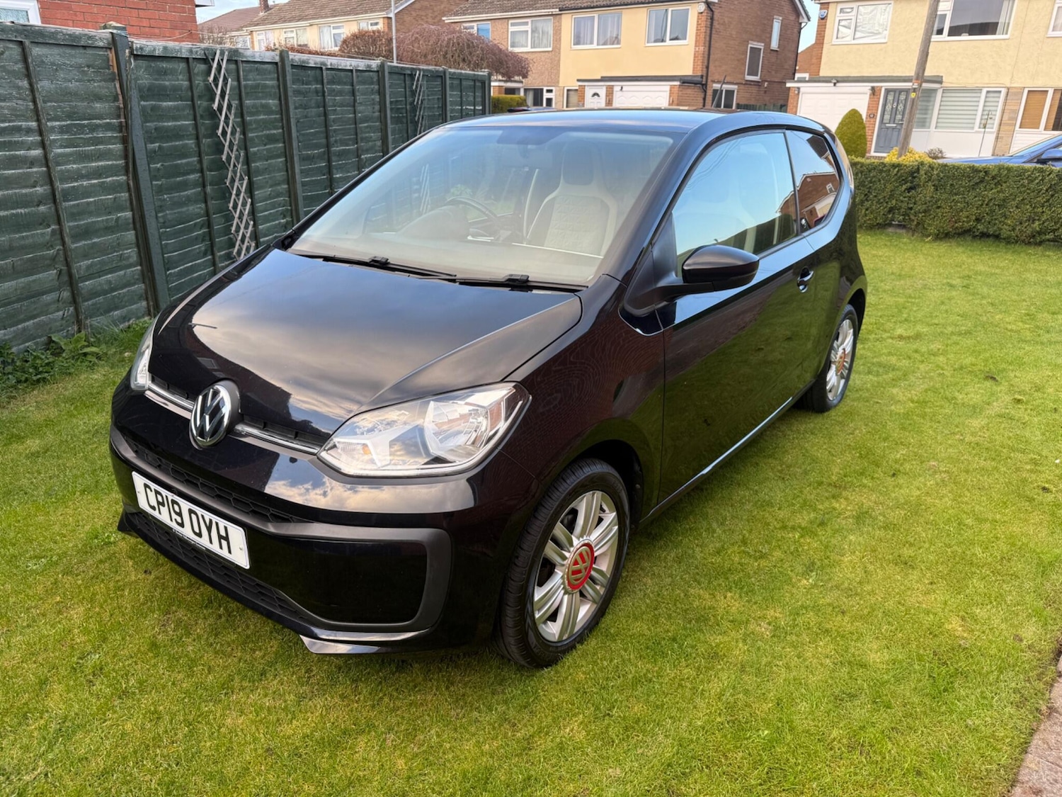 Used Volkswagen up! 2019 for sale - 78047639: Photo 3
