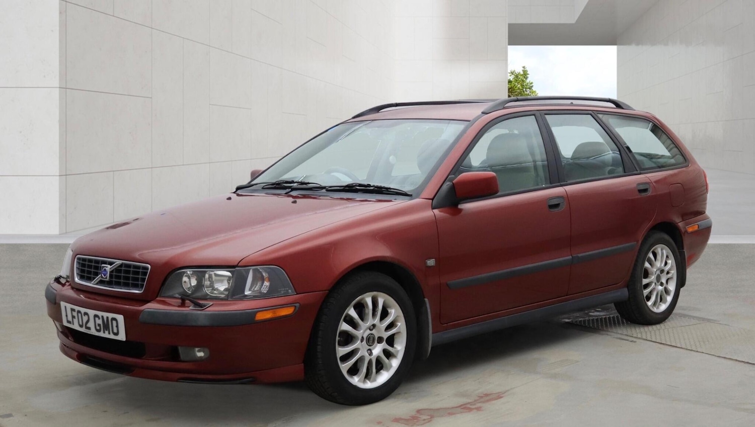 Used Volvo V40 2002 for sale - 78063102: Photo 2