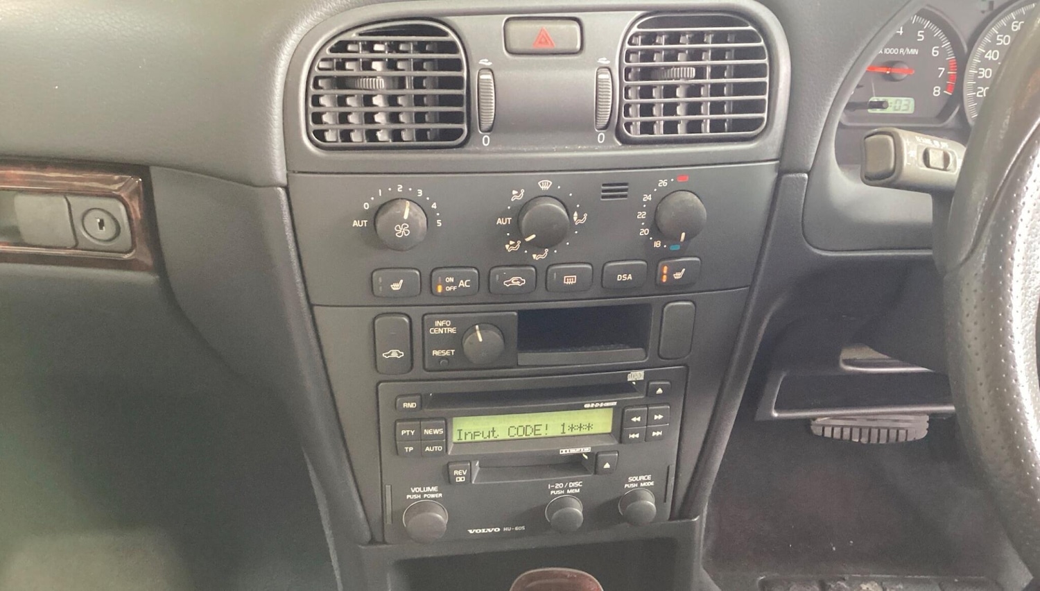 Used Volvo V40 2002 for sale - 78063102: Photo 7