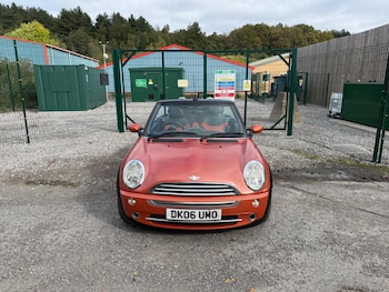 Used MINI Convertible 2006 for sale - 76226305: Photo 2