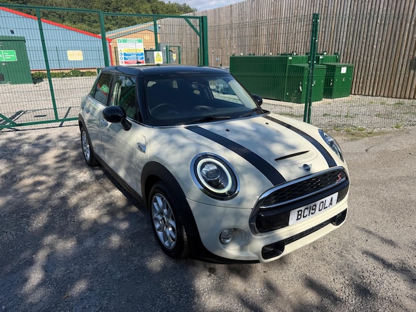 Used MINI Hatch 2019 for sale - 76109303: Photo 1