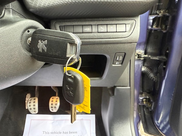 Used Peugeot 208 2017 for sale - 76189590: Photo 44