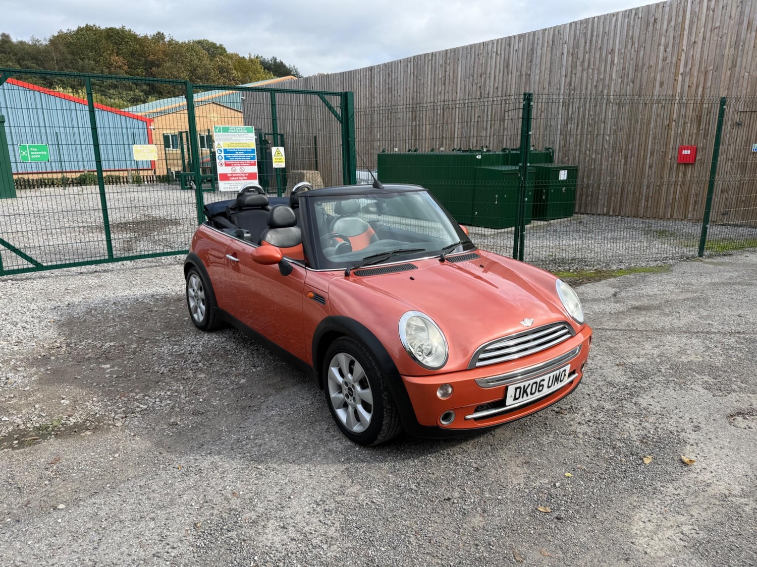 Used MINI Convertible 2006 for sale - 77108998: Photo 2