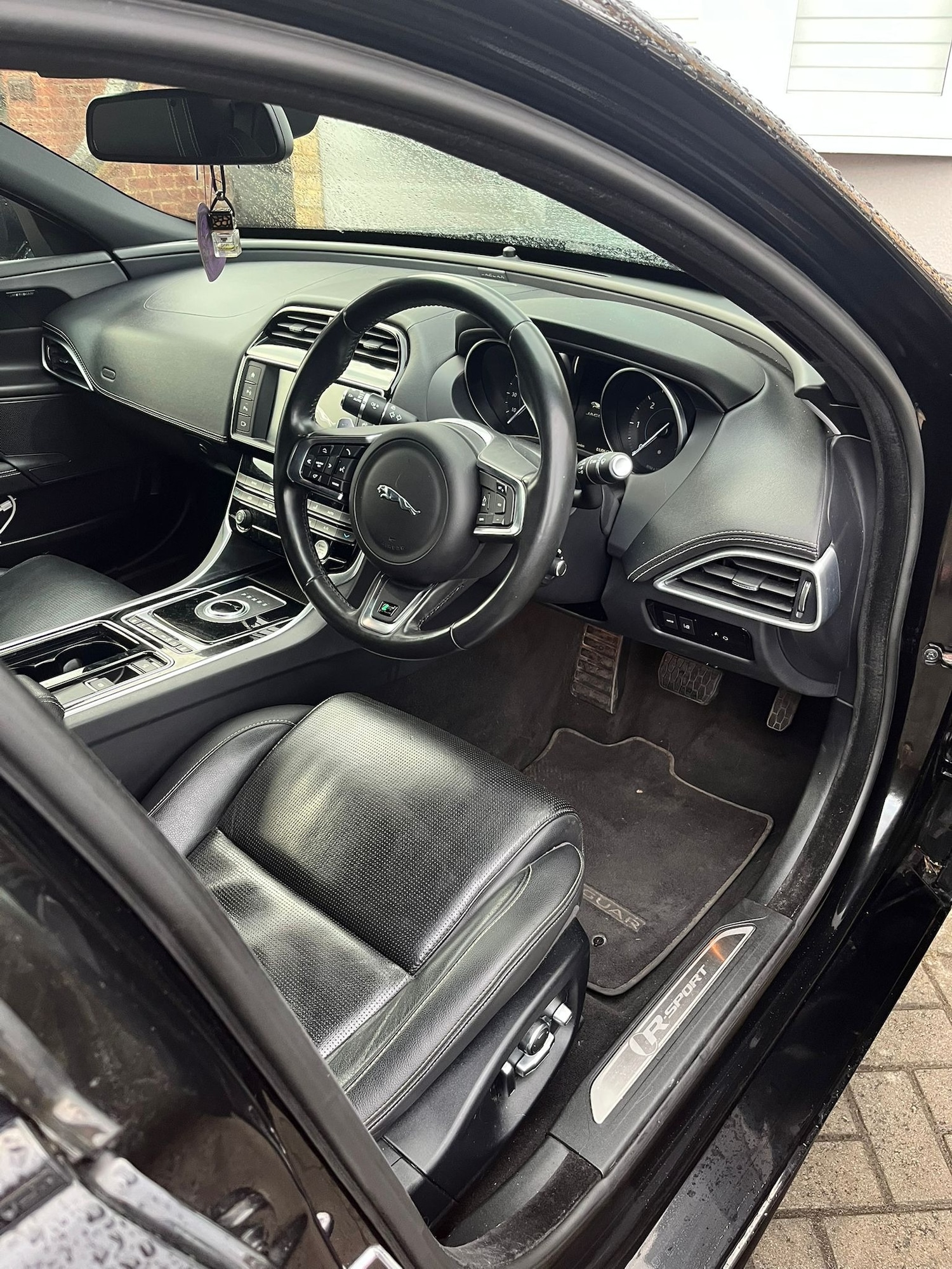 Used Jaguar XE 2017 for sale - 77303977: Photo 7