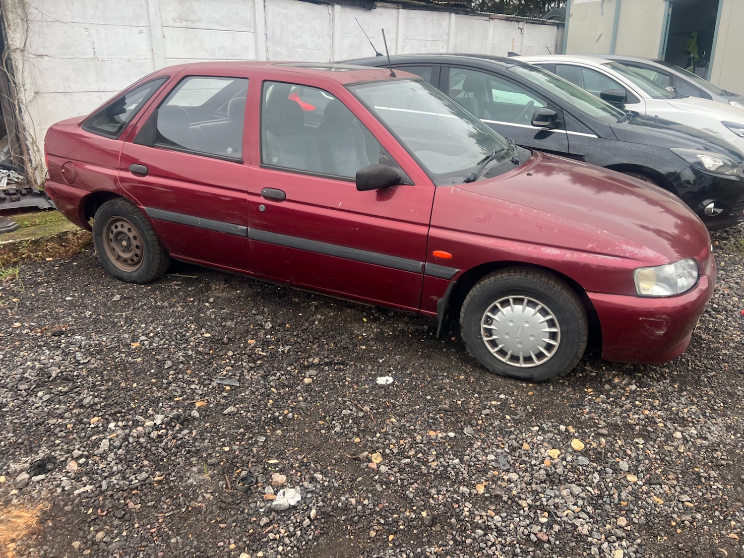 Used Ford Escort 1997 for sale - 76225169: Photo 1