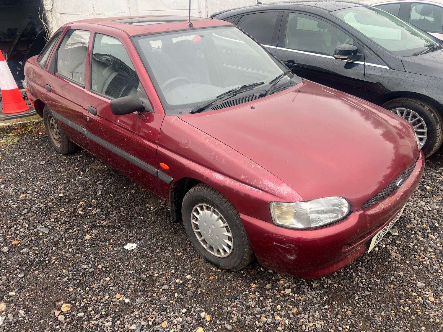 Used Ford Escort 1997 for sale - 76225169: Photo 2