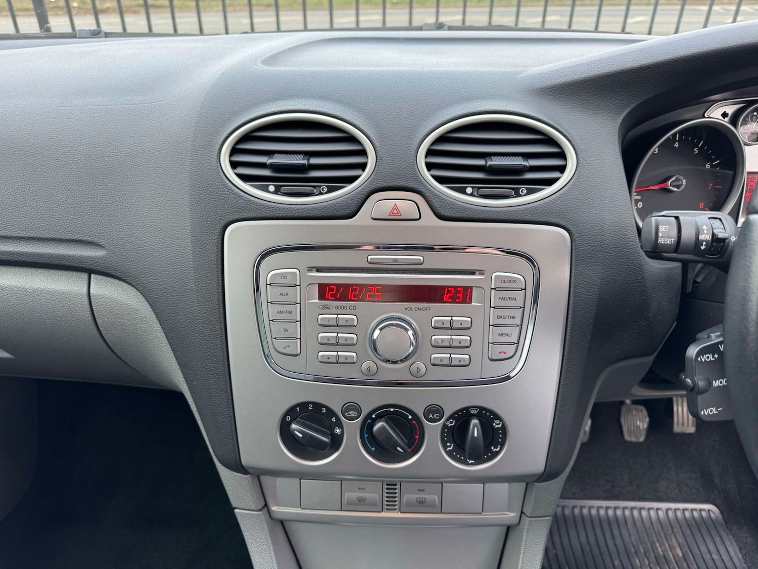 Used Ford Focus 2009 for sale - 76921285: Photo 12