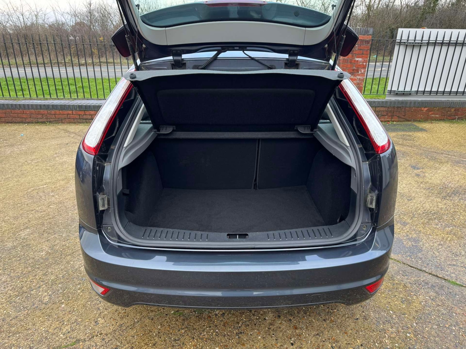 Used Ford Focus 2009 for sale - 76921285: Photo 18