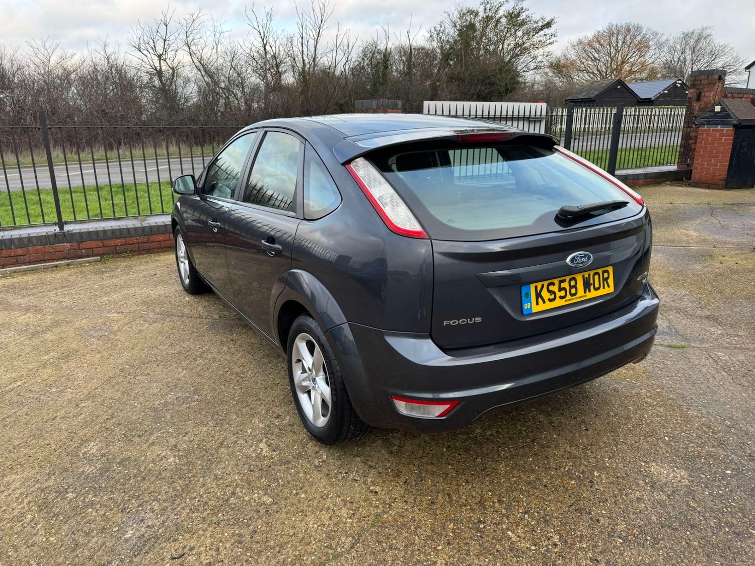 Used Ford Focus 2009 for sale - 76921285: Photo 4