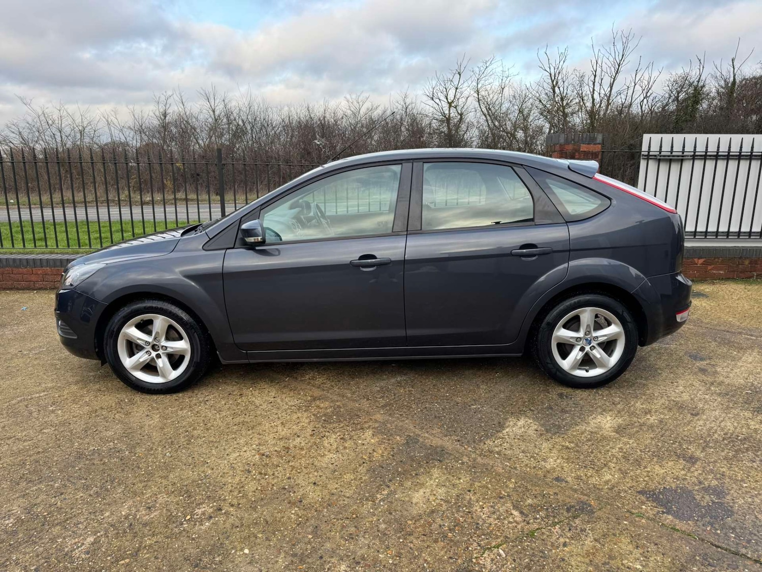 Used Ford Focus 2009 for sale - 76921285: Photo 7