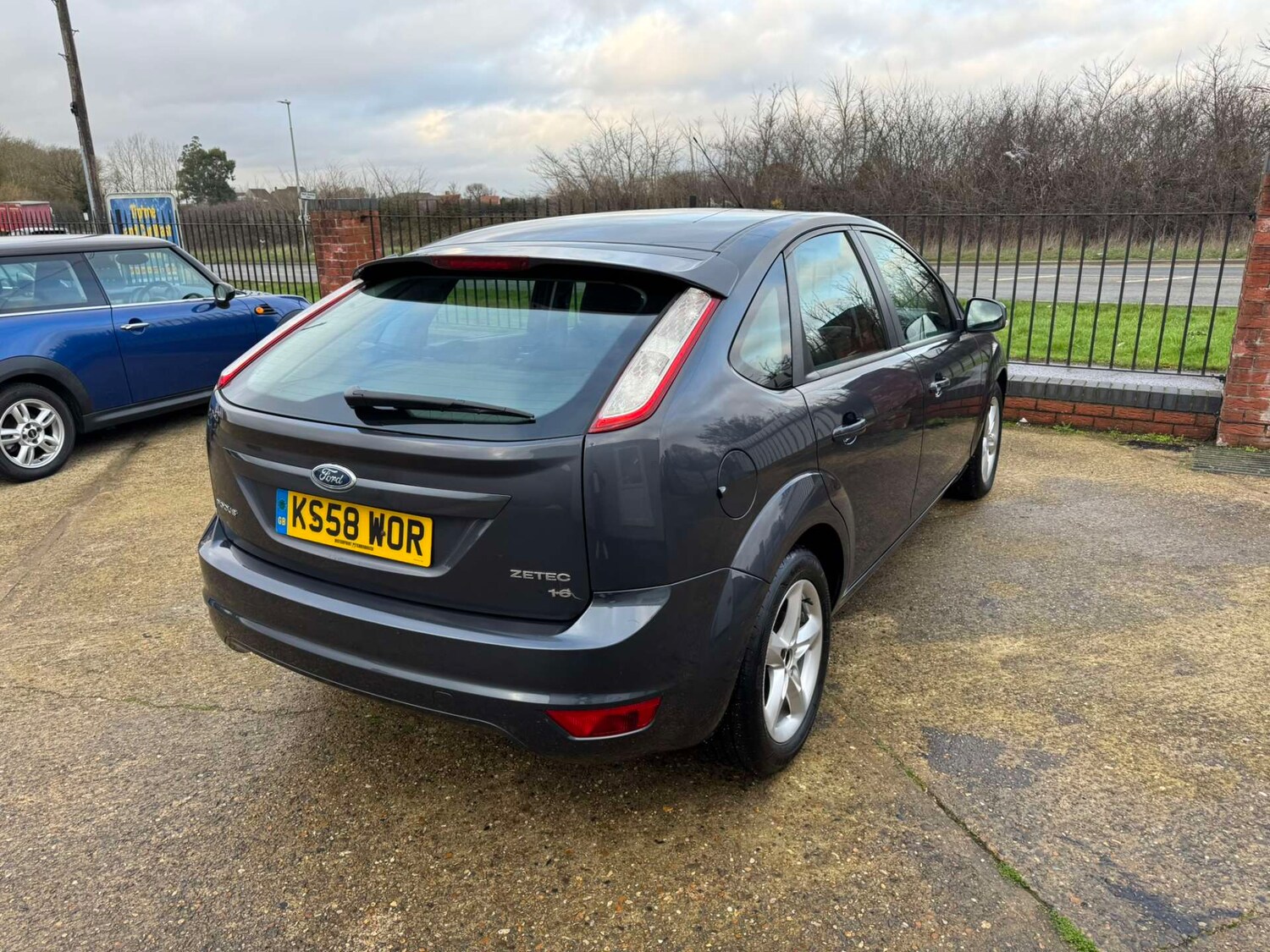 Used Ford Focus 2009 for sale - 76921285: Photo 9