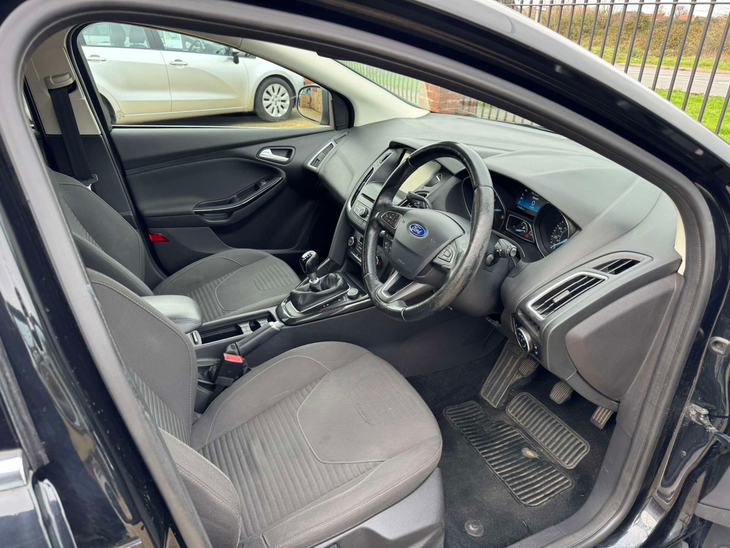 Used Ford Focus 2016 for sale - 76596634: Photo 2