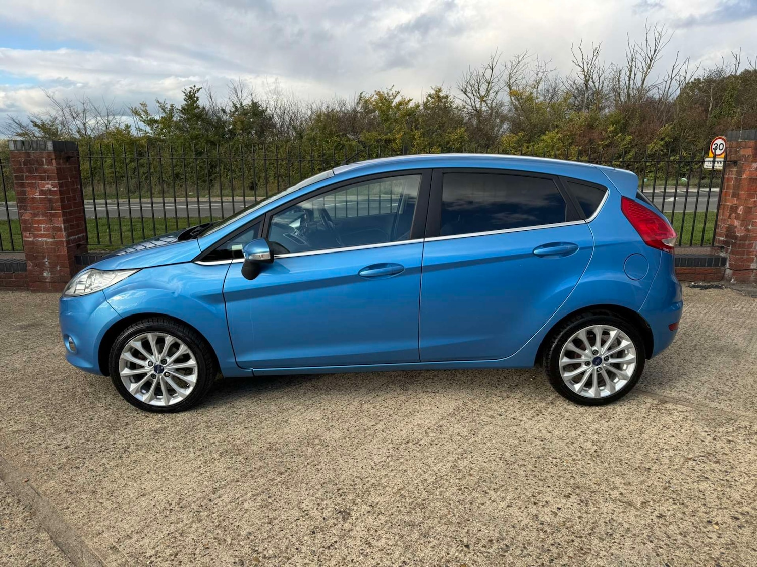 Used Ford Fiesta 2009 for sale - 76391891: Photo 7